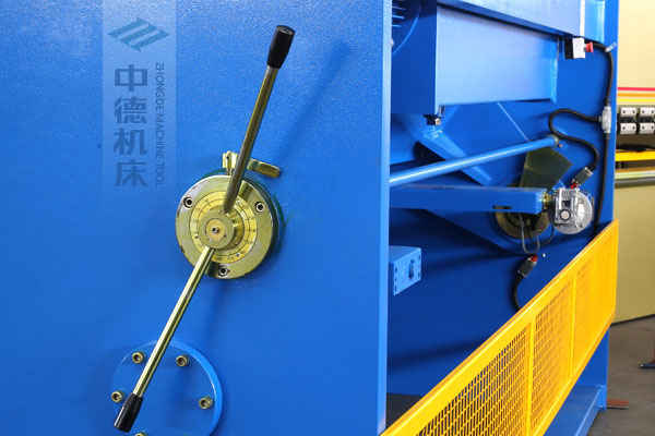 ZDSK-1632剪板機刀片間隙手動調(diào)節(jié)器，刻度清淅，調(diào)節(jié)省力又簡便.jpg