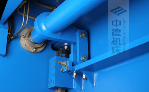 ZDPK-8025配有中德公司最新型扭軸同步裝置，強(qiáng)度高，能調(diào)節(jié)，專(zhuān)利技術(shù).jpg