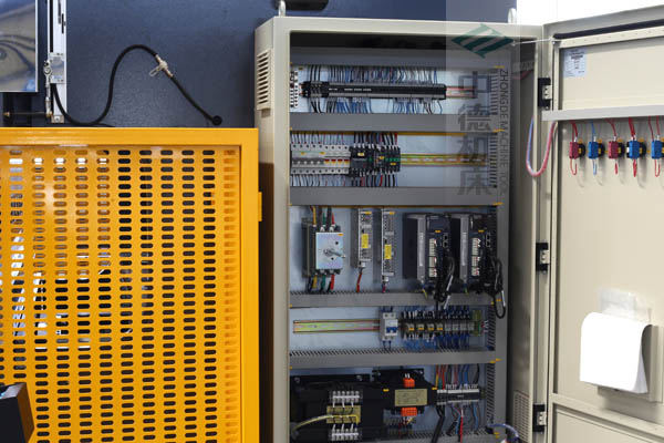 ZDPE8025-ESTUN原廠適配電氣箱總成，抗干擾能力強，電氣運行穩(wěn)定.jpg